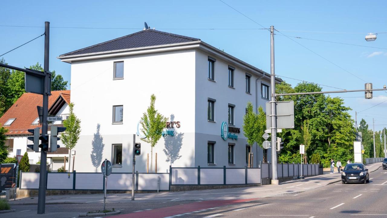 Henrys Sleeping Am Augsburger Eiskanal Exterior photo