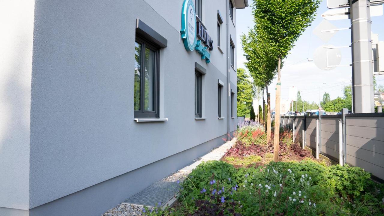 Henrys Sleeping Am Augsburger Eiskanal Exterior photo