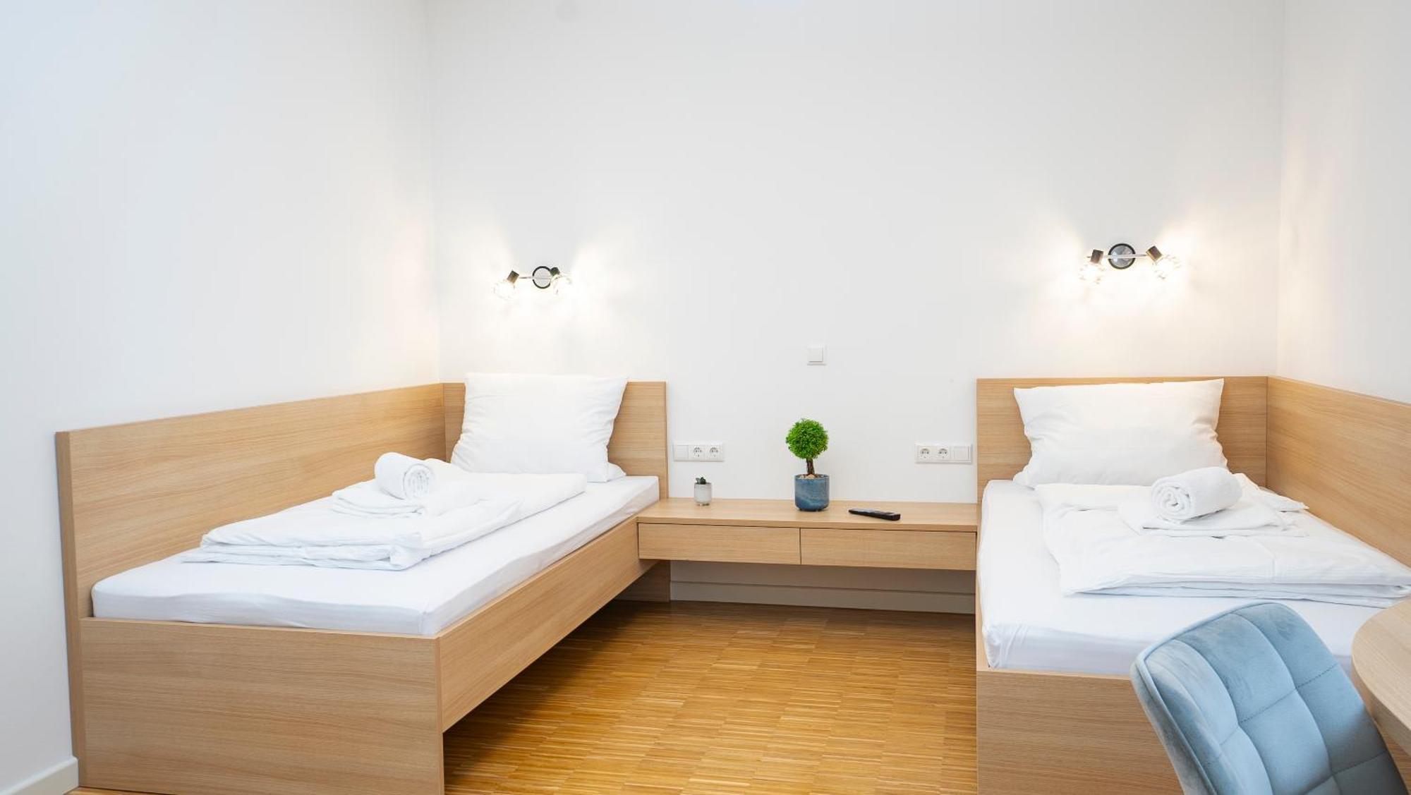 Henrys Sleeping Am Augsburger Eiskanal Exterior photo